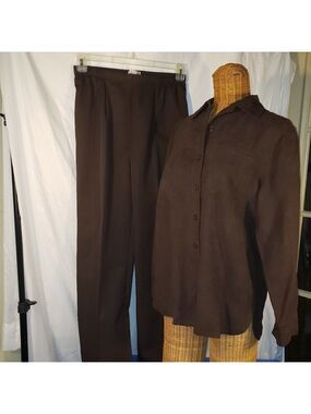 Ladies DRAPERS & DAMONS 2 Piece Pant Suit in Brown - S